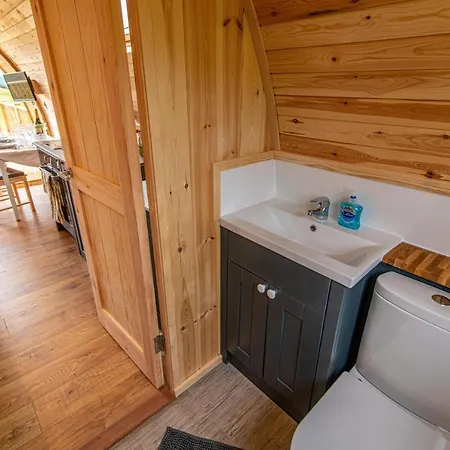 Benvrackie Luxury Glamping Pet Friendly Pod At Pitilie Pods Apartment Aberfeldy Exterior photo